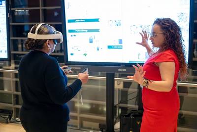  Dr. Veloz showcasing the VR application to a participant.